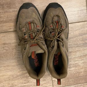 NWOT Nevados low trail hiking sneaker beige gray orange Men s 10.5